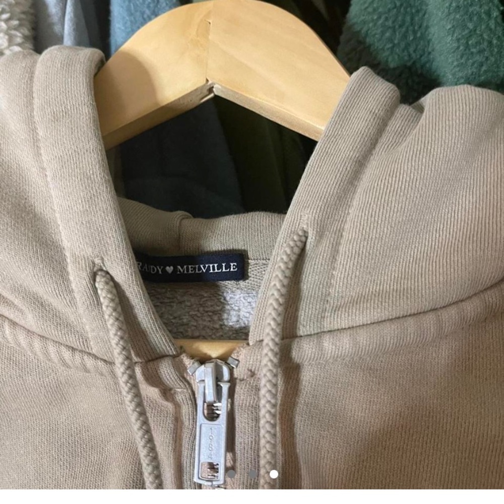 BNWT BRANDY MELVILLE ZIP UP
